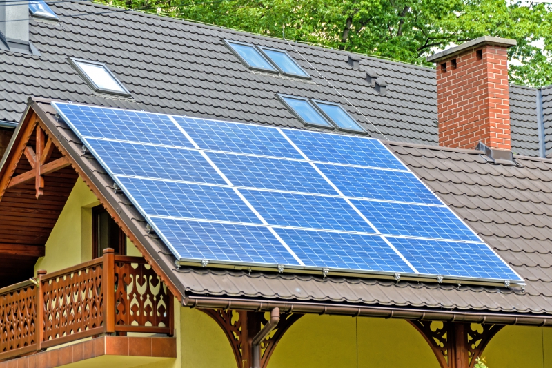 chauffagiste-LA CRAU-min_solar-panels-1477987